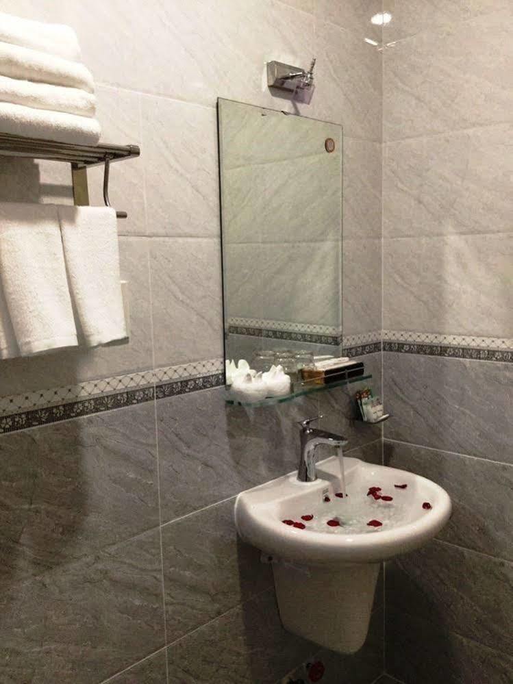 Jiny Tran Hotel Duong Dong  Buitenkant foto